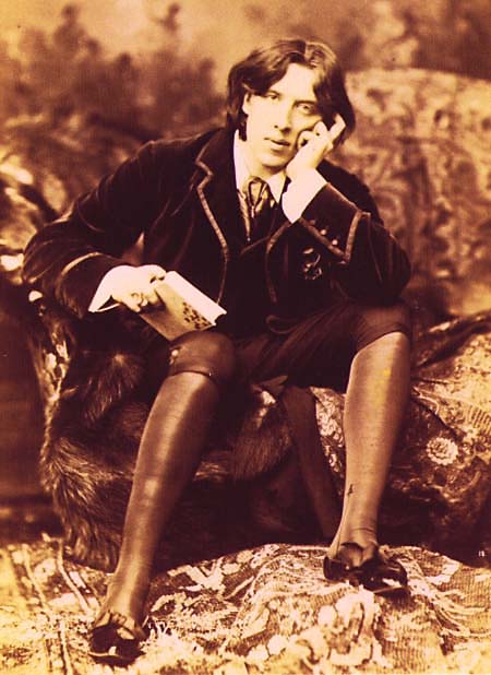 Oscar Wilde, looking stylishly bored